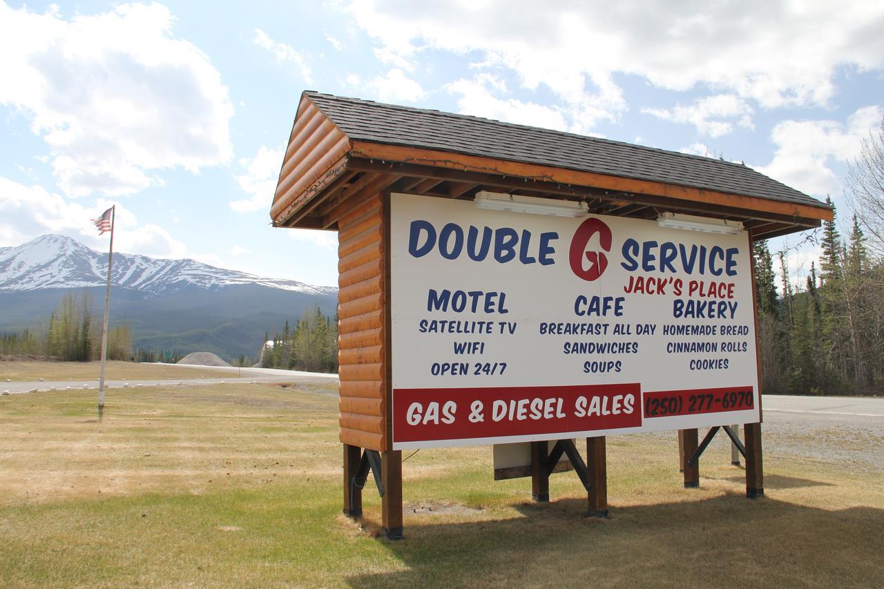 Double G Service Muncho Lake Luaran gambar
